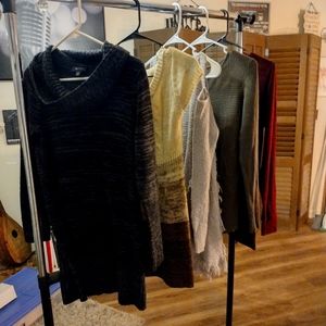 Women's sweaters (5) bundle